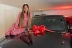 宠妻！拉菲尼亚送给妻子一台路虎揽胜，在车库准备惊喜
